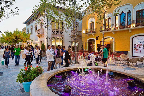 La Roca Village outlet shopping